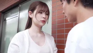 Anh xã tẻ nhạt, vợ yêu nhận ra cậu thanh niên nhà cạnh bên tốt hơn