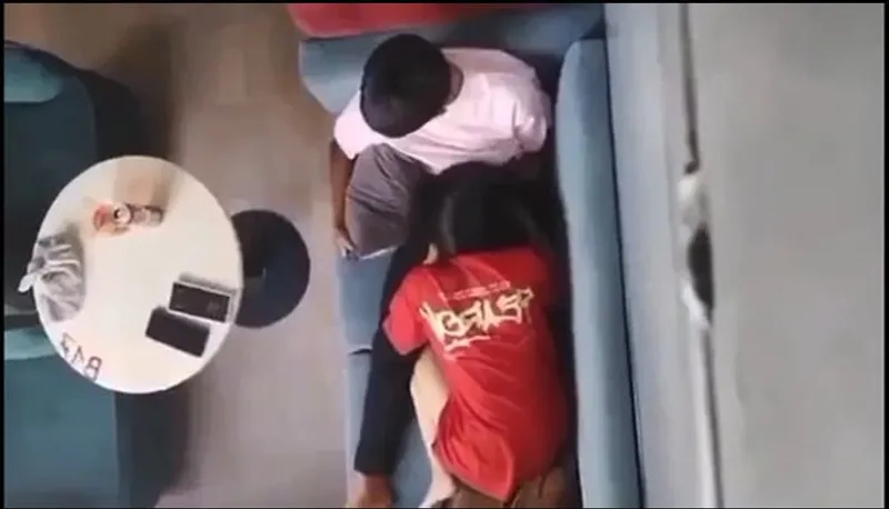 Quay lén em người yêu mút liếm cho nhân tình nơi công cộng